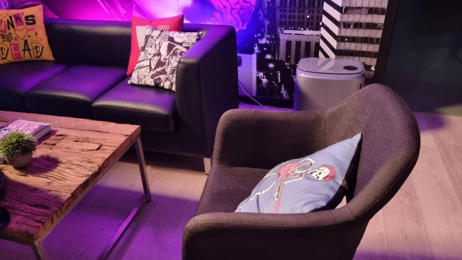 Set Design — Creatives Vista dell'allestimento e della scenografia per il set nell'opera Creatives