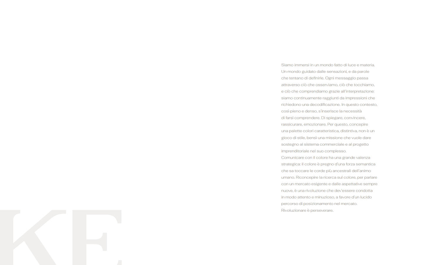 Manifesto Strategico & Brand Vision — KE Outdoor Pagina introduttiva del depliant KE Color Palette 2021 con il testo del manifesto sulla comunicazione con il colore