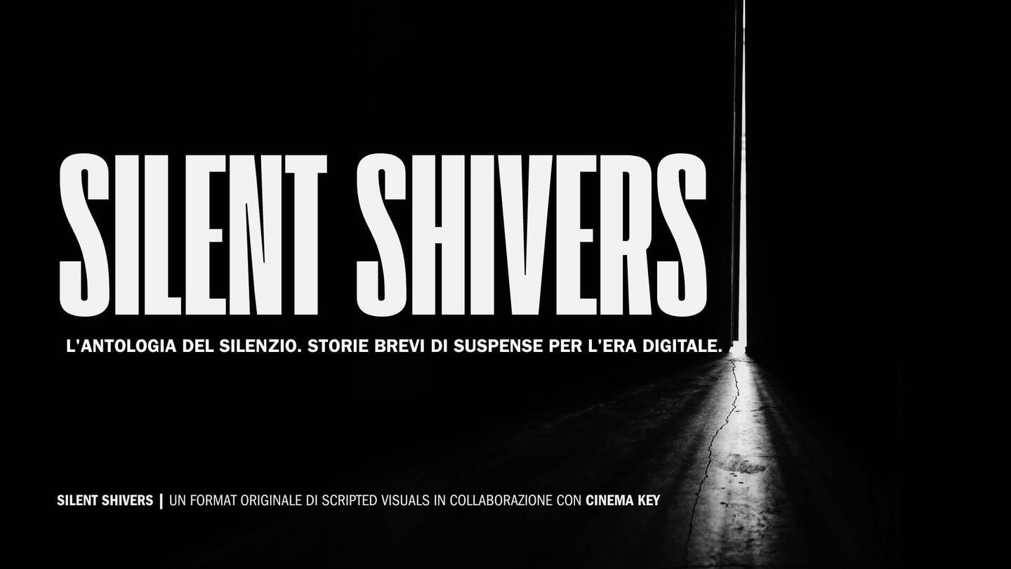 Silent Shivers — Title Card del Format Originale | Jessica Lima Locandina promozionale scura di Silent Shivers con titolo in evidenza e un fascio di luce, che presenta l'antologia di storie brevi di suspense per l'era digitale.